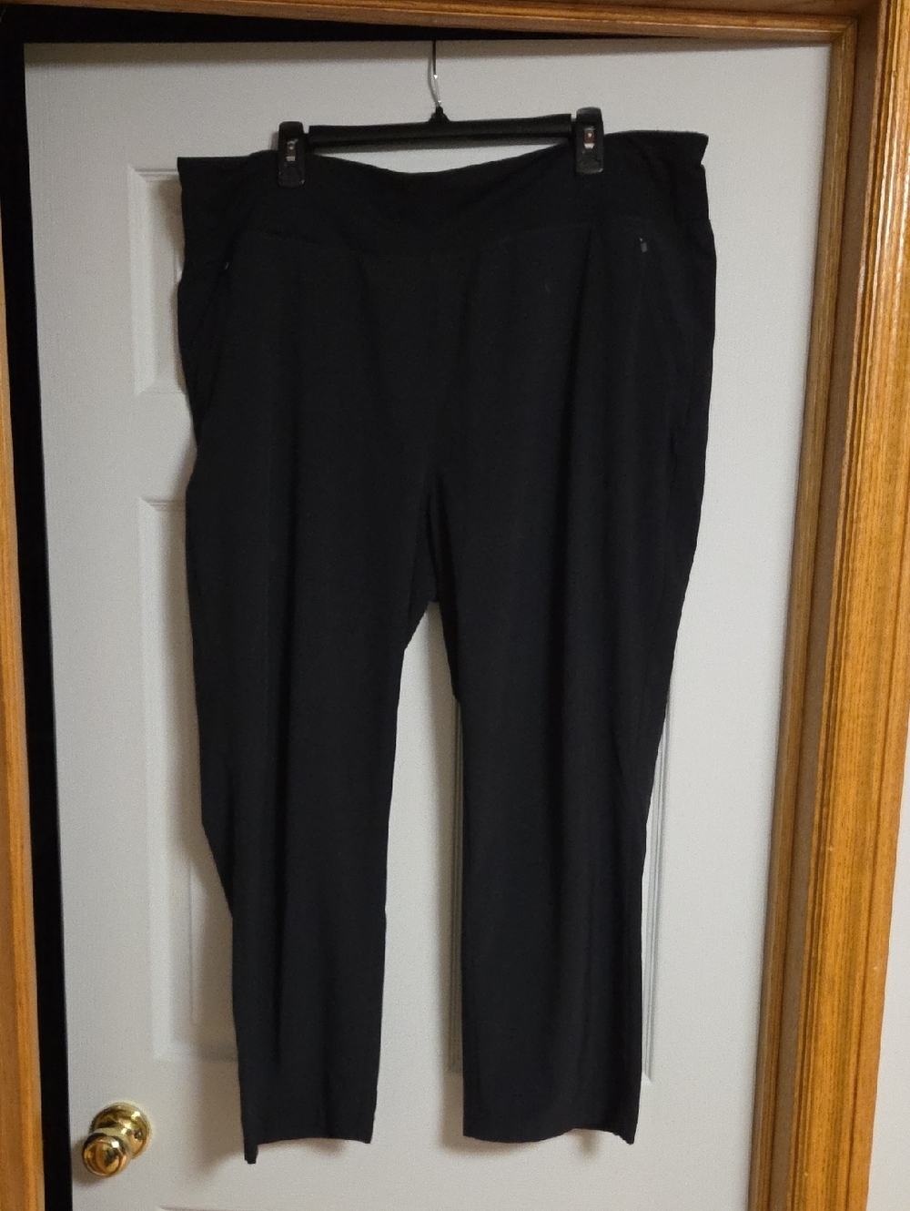 Eddie Bauer Black Pull-On Capri Pants
